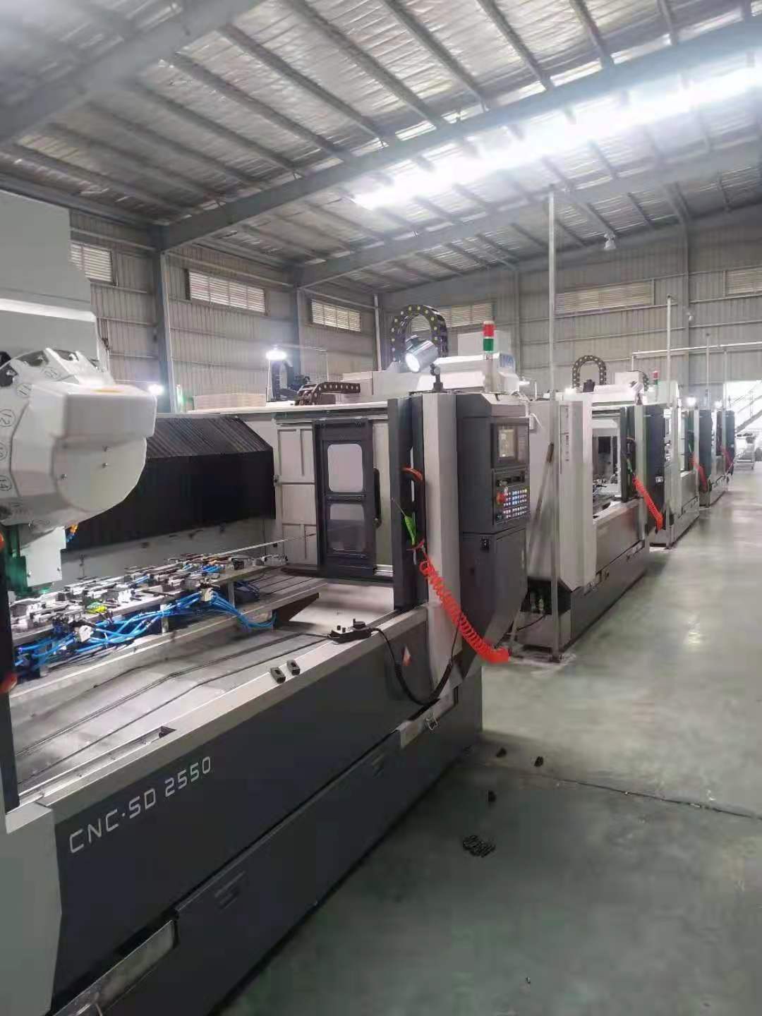 鋁型材加工中心，精雕機(jī)，高光機(jī)，雕銑機(jī)
